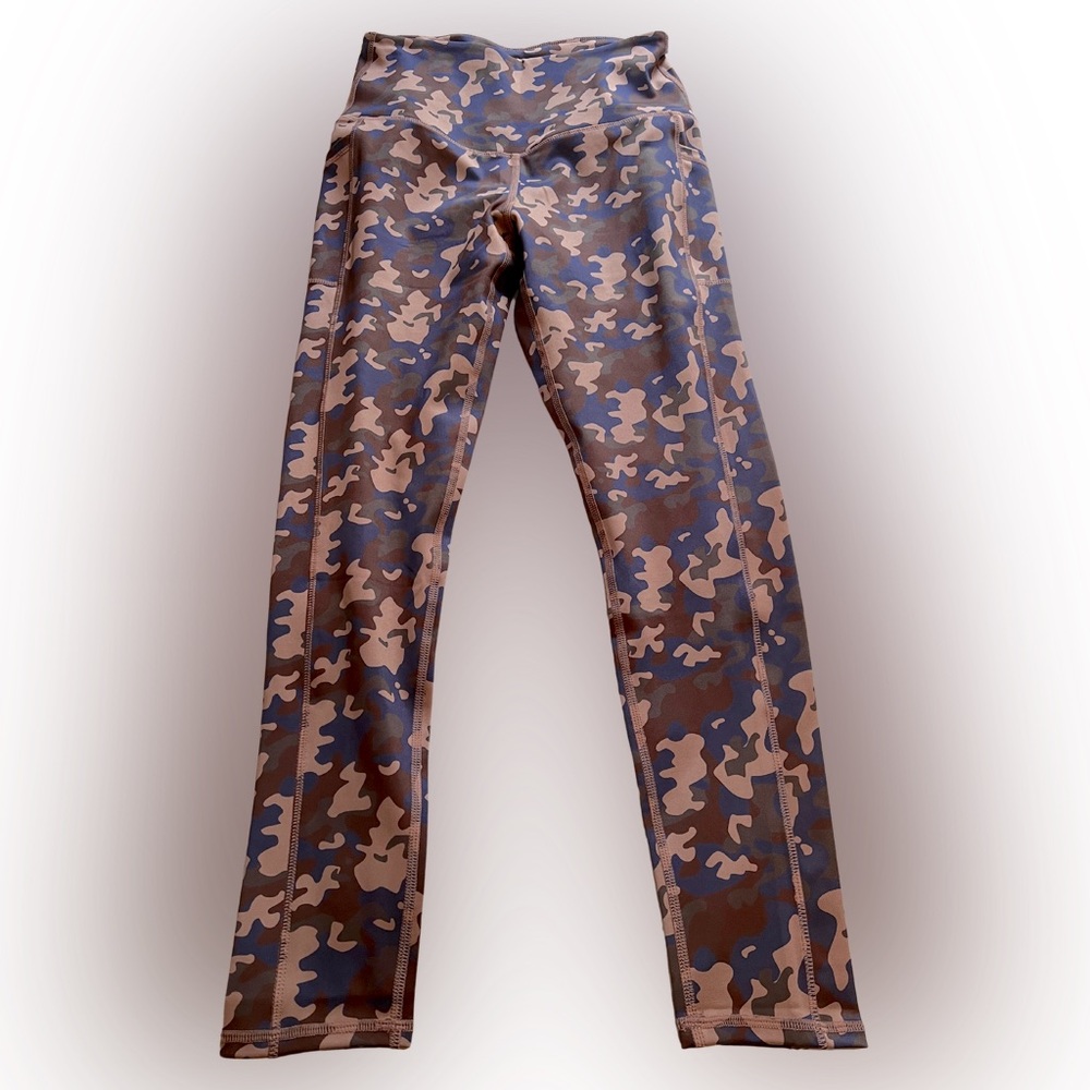 LegEnd woman’s camo full length leggings with pockets NWOT